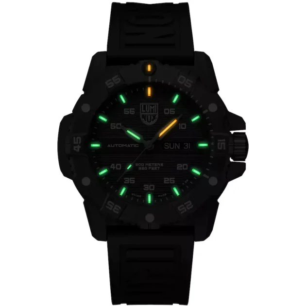 LUMINOX Master Carbon Auto Green Rubber Strap 3877.SEA - Image 2